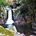 紅葉と名勝鳴沢の滝