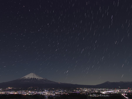富士山と夜景と星